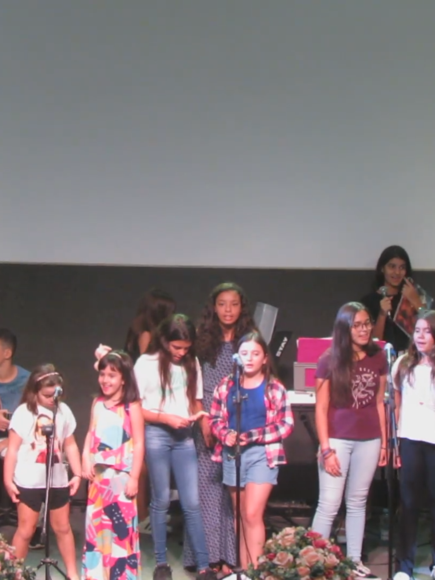 CCV Kids - Jesus - Apresentação de Páscoa CCV Kids 2019 Vídeo gravado durante parte do período de louvor feito pelo CCV Kids no culto realizado Comunidade Cristã Vida Tremembé em 21/04/2019 no momento da entoação do hino 