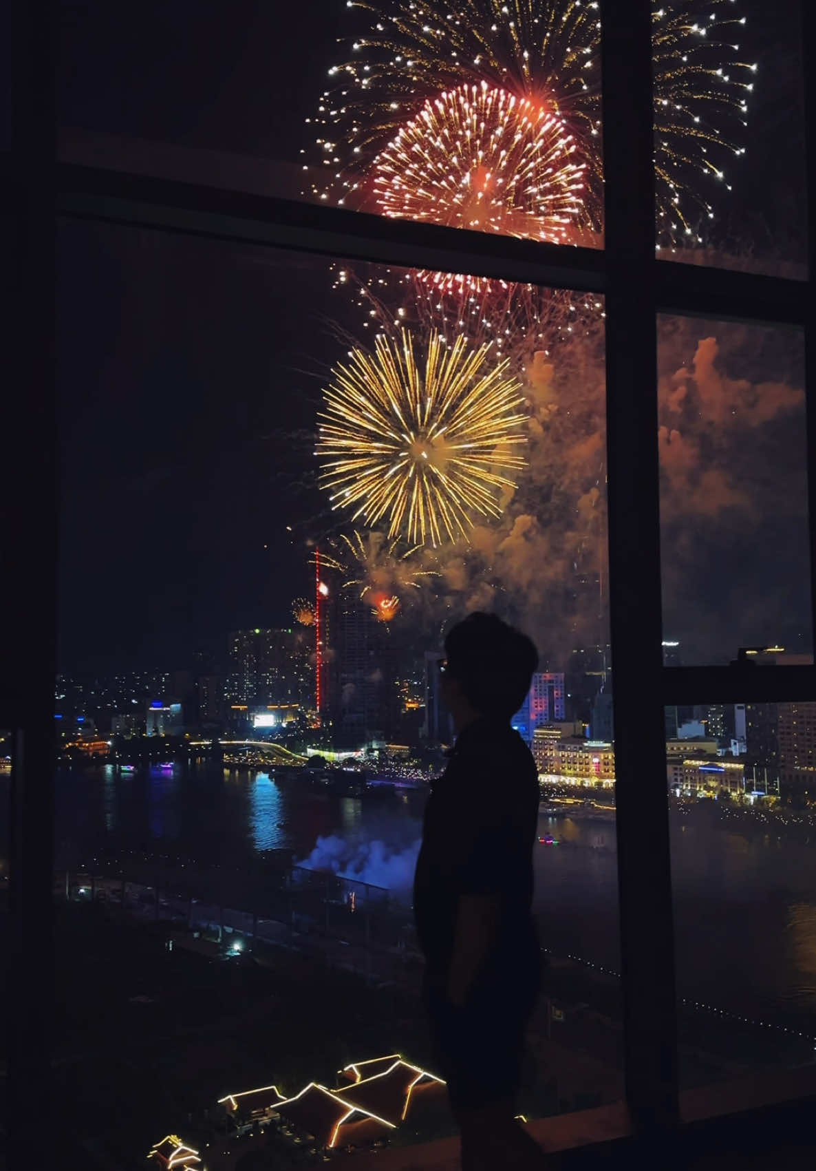 Pháo bông từ phòng khách penthouse sẽ như thế nào?