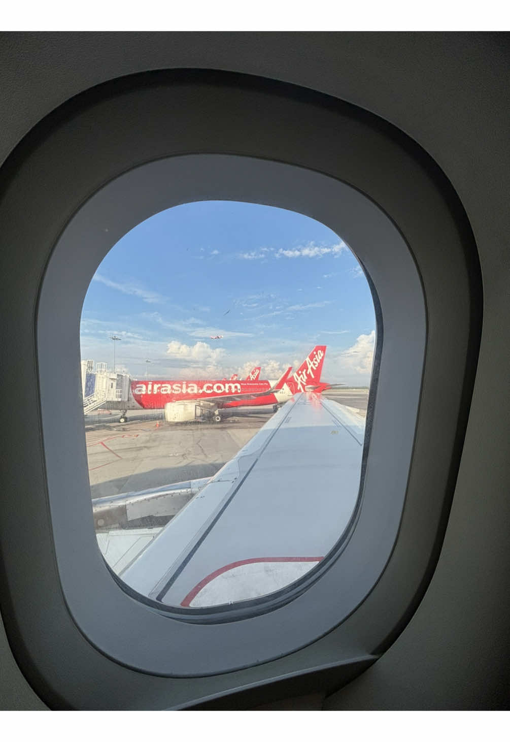 🅿️🛩️ Parking Stand AirAsia Malaysia di Kuala Lumpur International Airport  2(KLIA 2)#pesawat #airasia #kualalumpurmalaysia #klia2 
