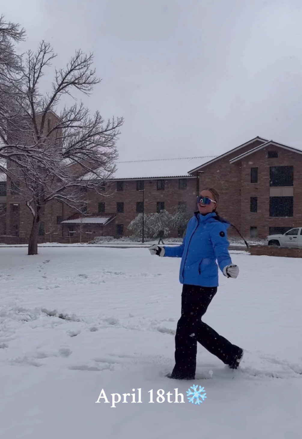 Yesterdays vlog I was tanning on the feild and today I was playing in the snow 😆 #aprilchallenge #fyp #foryou #diml #boulder #Vlog 