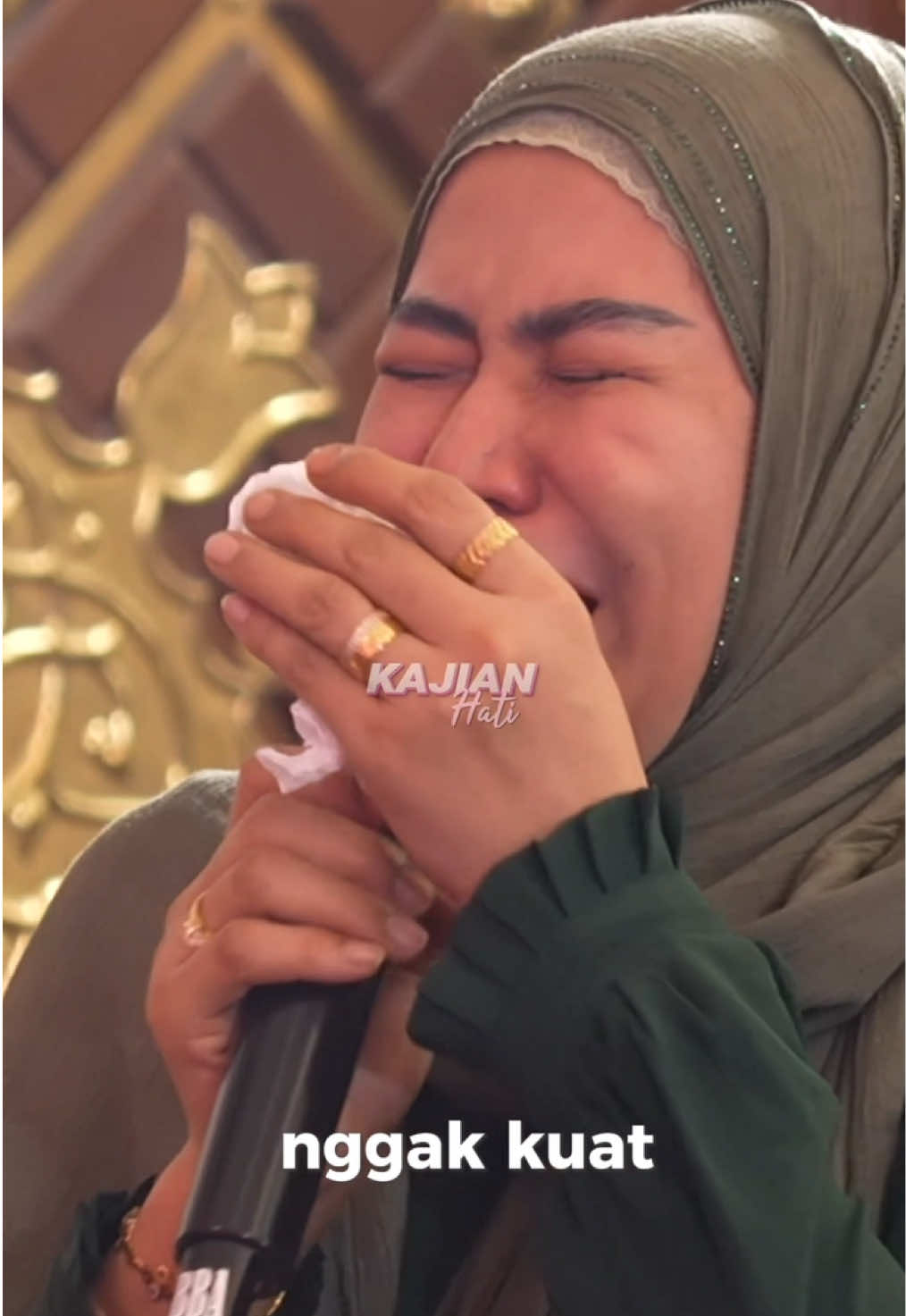 Barangsiapa yang Ridha dengan Takdirnya maka Allah akan Ridha Padanya. Namun, barangsiapa yang membenci Takdirnya maka Allah takan Ridha padanya. Saksikan terus Kajian Hati setiap : Senin - Jumat pukul 20.00  Sabtu & Minggu pukul 07.30 hanya di TRANS TV ❤️ #KajianHatiTransTV #kajianislam #ahilmanfauzi #cintapenelope #fyppppppppppppppppppppppp 