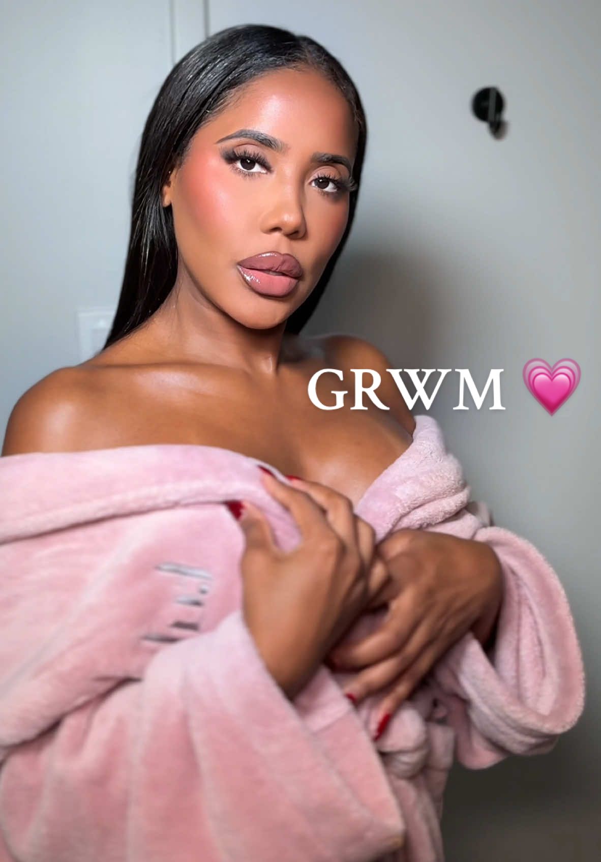GRWM 💗 @Estée Lauder moisturizer  @Haus Labs by Lady Gaga tricolne foundation  @Morphe Cosmetics concealer  @Benefit Cosmetics concealer  @makeupbymario contour stick  @LYS Beauty stick blush in bubbly  @Huda Beauty ube birthday cake powder  @ONE SIZE BEAUTY bronzer trio dark  @hauslabs blush in hibiscus haze  @benefitcosmetics precisely my brow pencil  @makeupforever anywhere caffeine palette  @hnbcosmetics liner # 08  @lysbeauty sincere lipstick  @LAWLESS Beauty velvet gloss  @DanessaMyricksBeauty yummy skin glow serum in main squeeze  @Bio-Oil USA bio gel for the body  @shoptuhlz1 abstract sponge + puff + robe  #mua #nycmua #fy #fyp #grwm