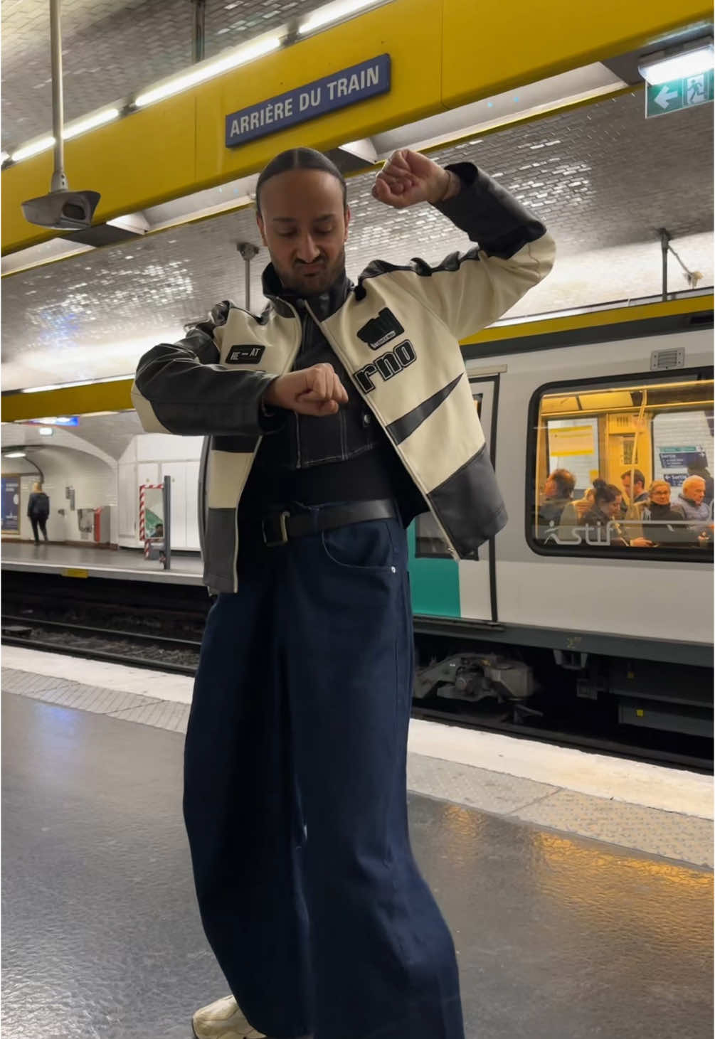 #fyp #paris #tarekkhwiss dc @Tia_champken 