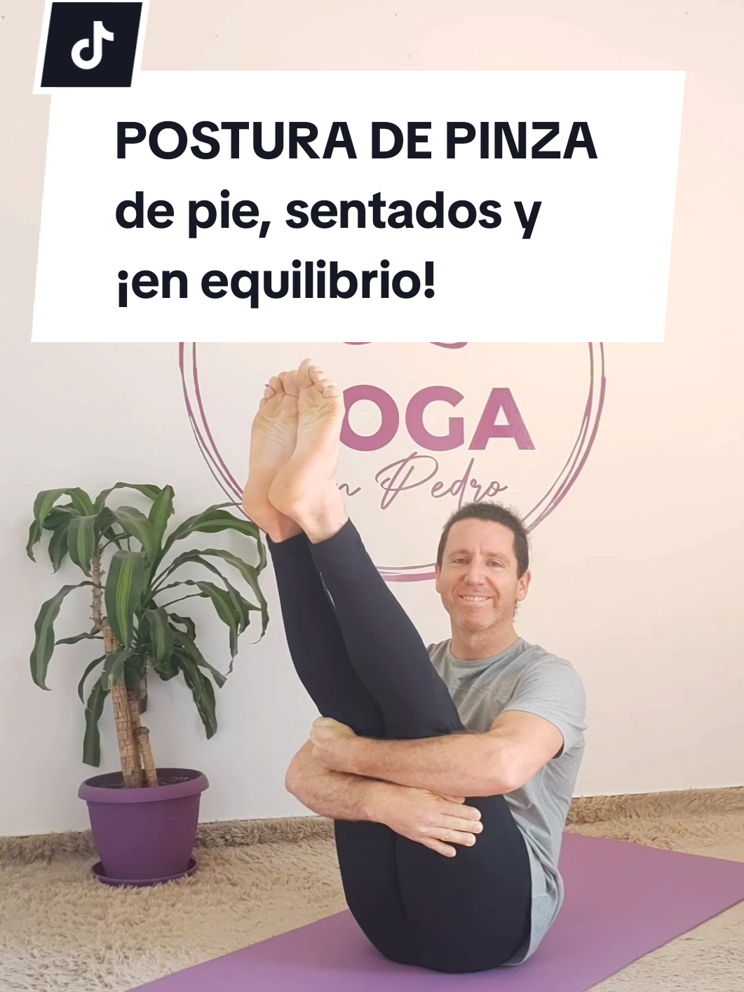 LA PINZA EN DISTINTOS PLANOS 3️⃣ Te comparto 3 formas de realizar la Pinza abordando la postura desde distintos ángulos o planos, lo cual cambia significativamente la fuerza que debemos realizar para mantener el ásana. . ⚠️ Recuerda siempre adaptar la práctica a tus posibilidades. La última variante es muy exigente. . 👉 ¿CUÁL PREFIERES? Cuéntame en los comentarios cuál variante te gusta más. . 🤗  Espero que estas posturas te sirvan. ¡Te invito a mis clases de Yoga On Line! Contactame por privado para más información. . . . #yoga #yogaconpedro #clasesdeyoga #yogaencordoba #yogaonline #yogacreativo #yogaparatodos #yogalife #yogateacher #vidasaludable #vidasanayactiva #yogaentucasa #yogadesdetucasa #cordobayoga #tipsdeyoga #consejosdeyoga #asanas #meditacion #conciencia #yogui #namaste #yogatodoslosdias #inspiracion #vidayoga  #posturas #pinza 