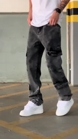 A nova Calça Cargo DOUBLE chegou pra quem curte presença e atitude no look. Bolsos duplos, caimento chave e o estilo que o street pede. Já tá no site: www.magrelostreet.com.br Garante a tua antes que acabe! #MagreloStreet #StreetwearBr #CalçaCargo #DoubleStyle #LookStreet