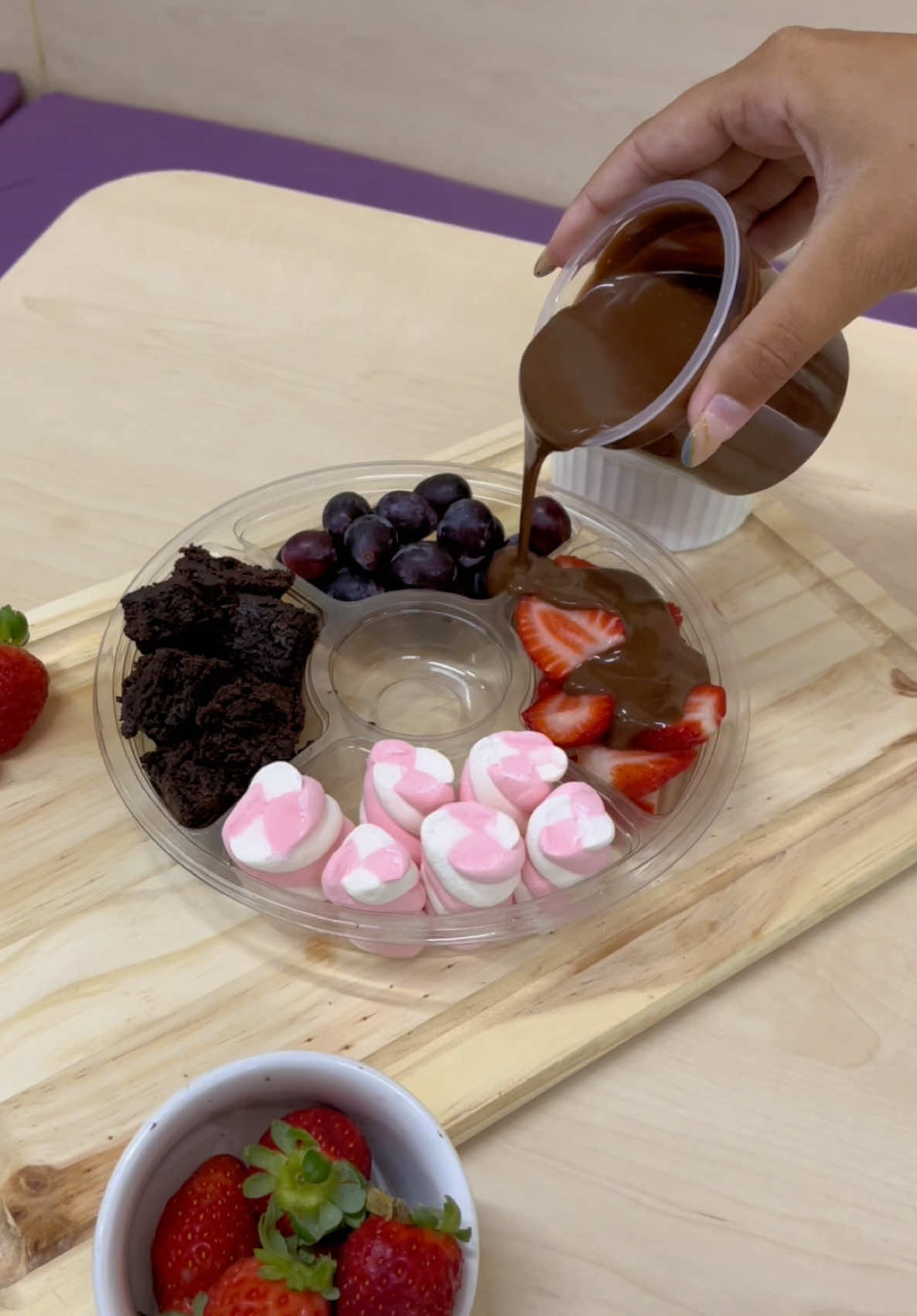 ROLETA DE FONDUE 🤤😍 #sobremesa #chocolate #fondue #delicia #doce #receita #like #food 