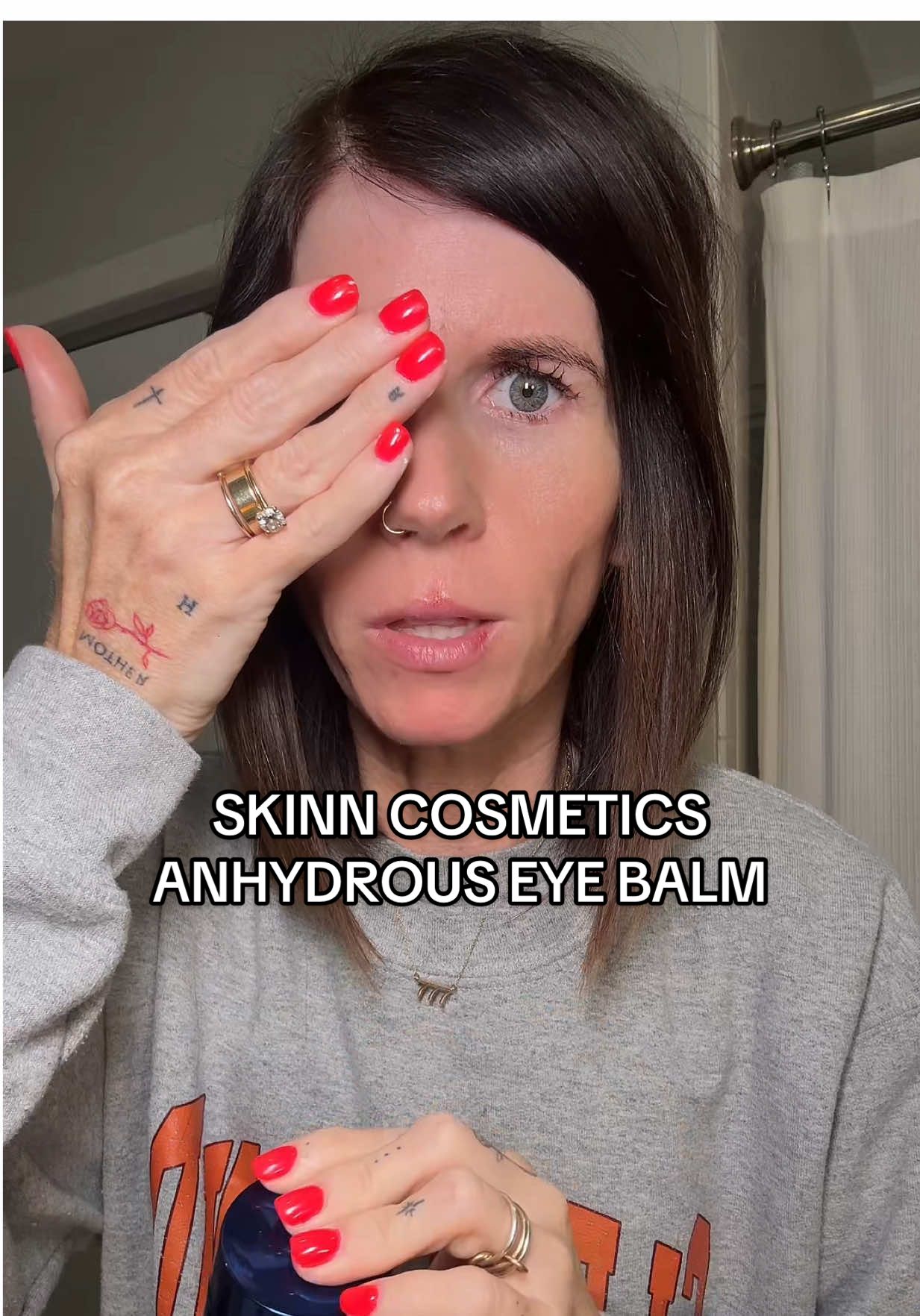 The new @SKINN Cosmetics will make it look like your eyes aged freaking backwards 🤯  #skinn #skinncosmetics #eyebalm #anhydrouseyebalm #eyecream #antiaging #darkcirclestreatment #firmingeyecream 