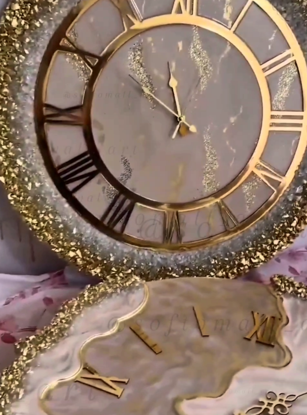 Resin clock dm now to order  #HandmadeWithLove #fyp #viral #artbysoftomall #clock #wallclock #homedecor #interiordecor #luxuryclock #resinclock #handmadegifts 