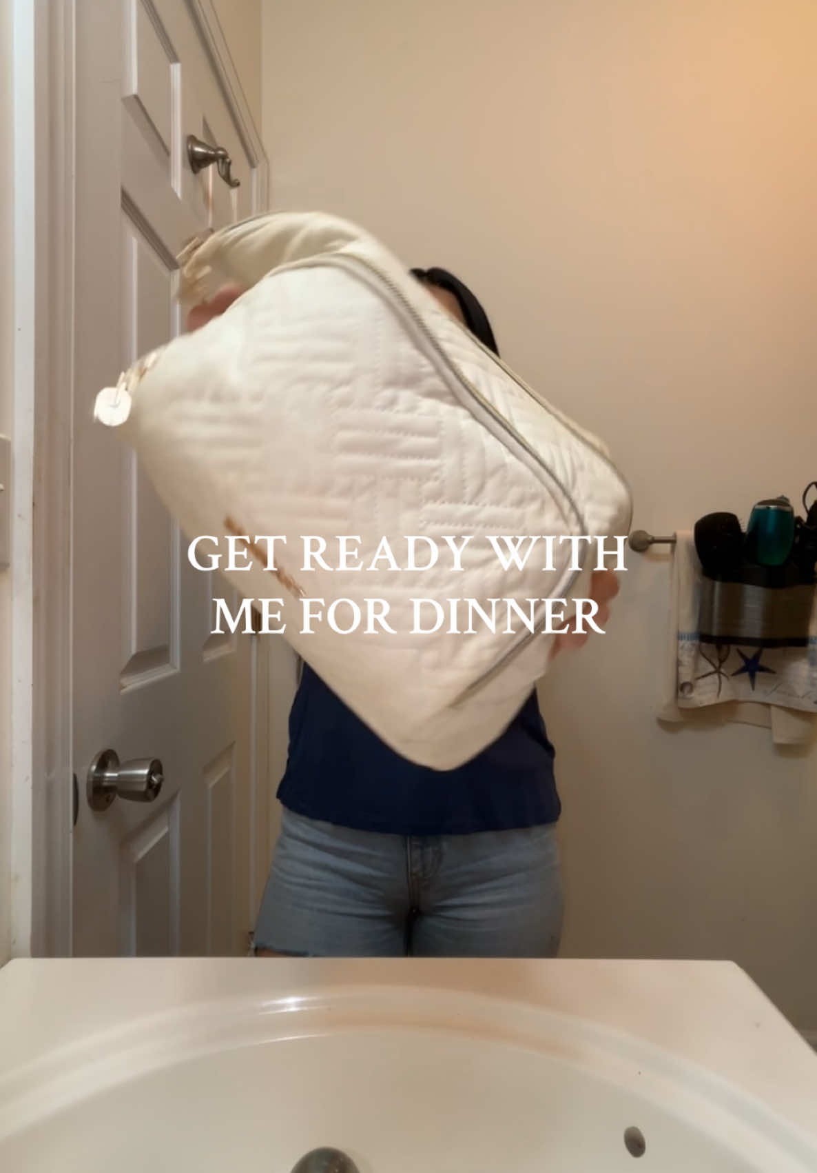 always eatinggggg #getreadywithme #grwm #grwmmakeup #grwmroutine #grwmhair #hair #hairtok #makeup #makeuptok 