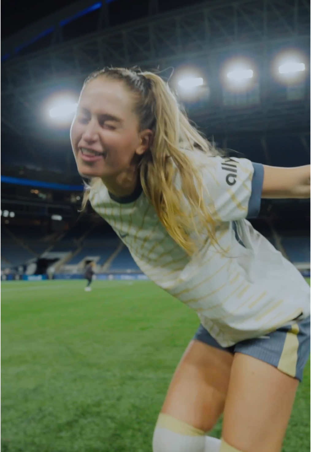 on repeat 🔁 @Jordyn huitema  #nwsl #womenssoccer #reignfc #nwslsoccer 
