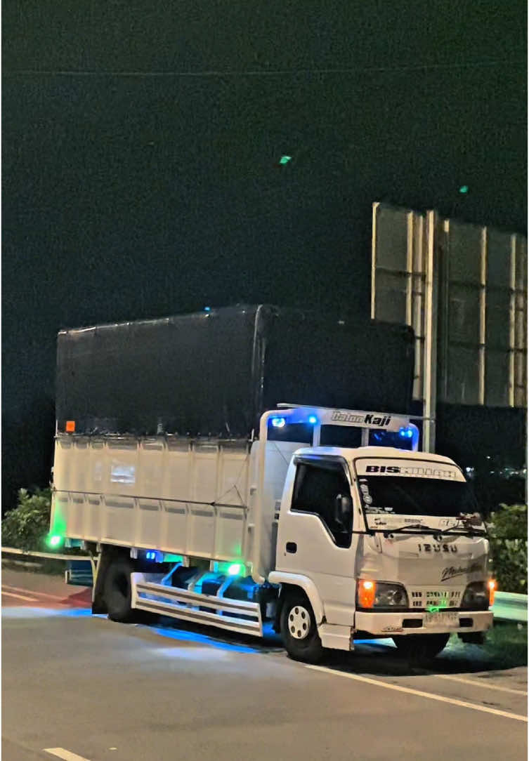 Disholawati rek😇 #CapCut #aliftrans #fyp #elfkrodong #trukmaniaindonesia #isuzuelf #trukkrodong #trukindonesia #fakesituation⚠️ 