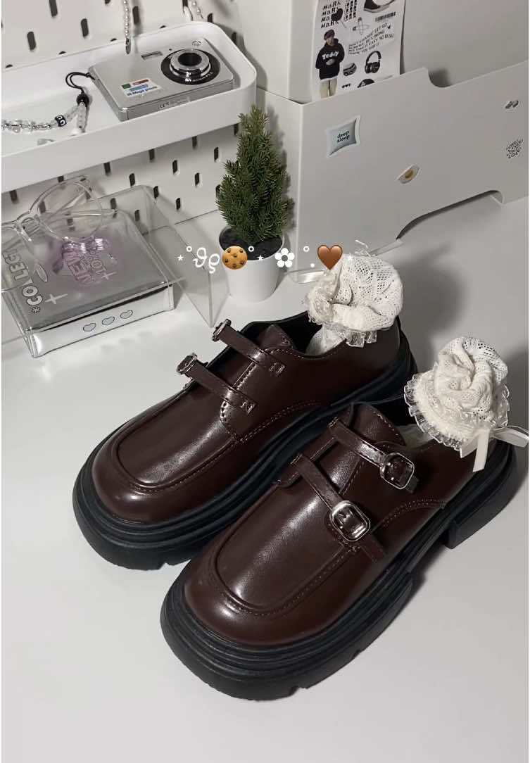 รองเท้าน่ารักมากก ปรับสายข้างหน้าได้ สีน้ำตาลมาแรงสุดๆในปีนี้⭐️ #รองเท้าโลฟเฟอร์ #loafersshoes #รองเท้าแฟชั่น #รองเท้าหนัง #รองเท้าผู้หญิง #ใส่แล้วสวย 