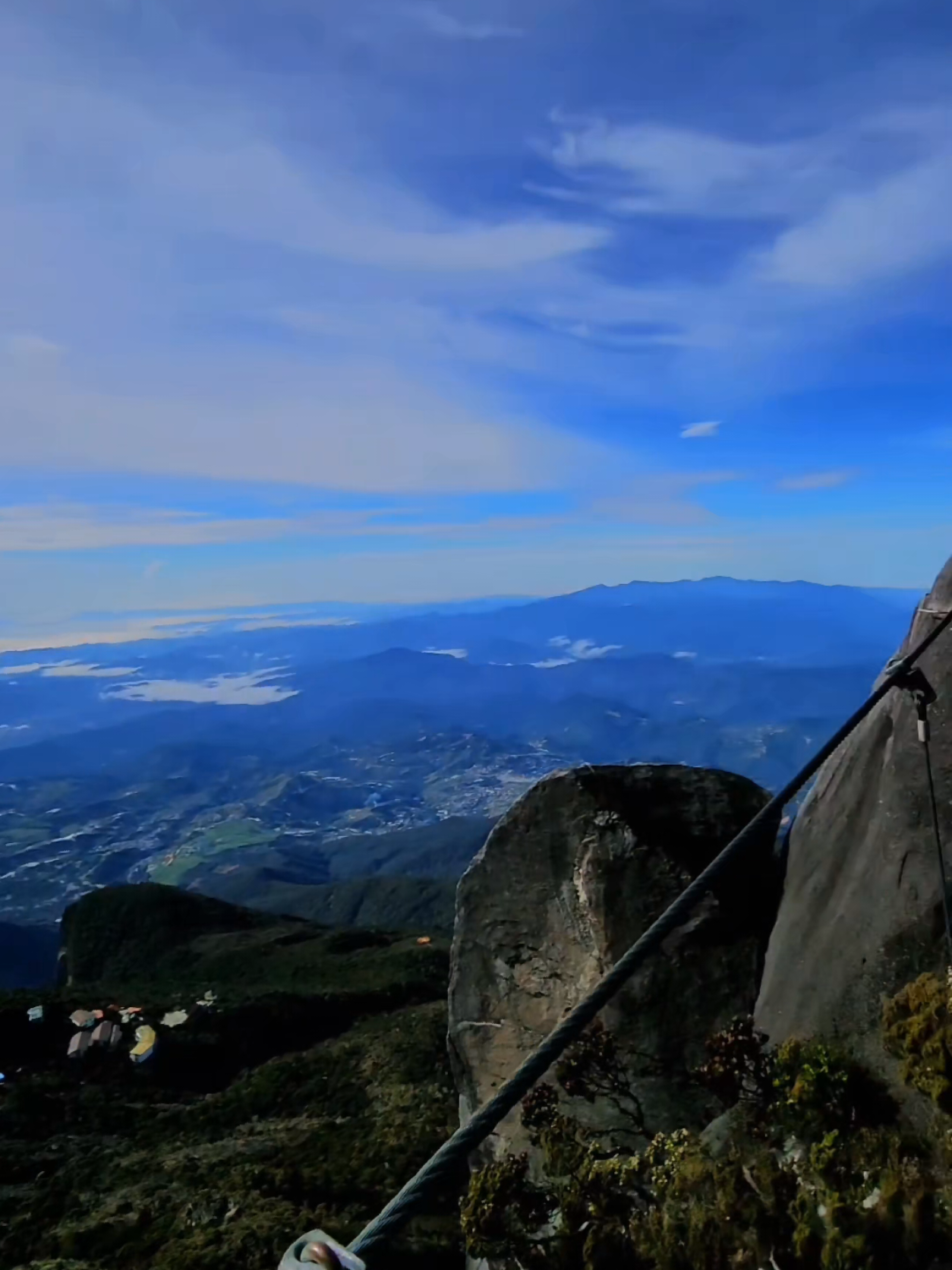 Antara tempat healing paling syahdu dengan aktiviti keinsafan hanya untuk yang patah hati🙂‍↕️ #mountkinabalu #sabah #rockclimbing 