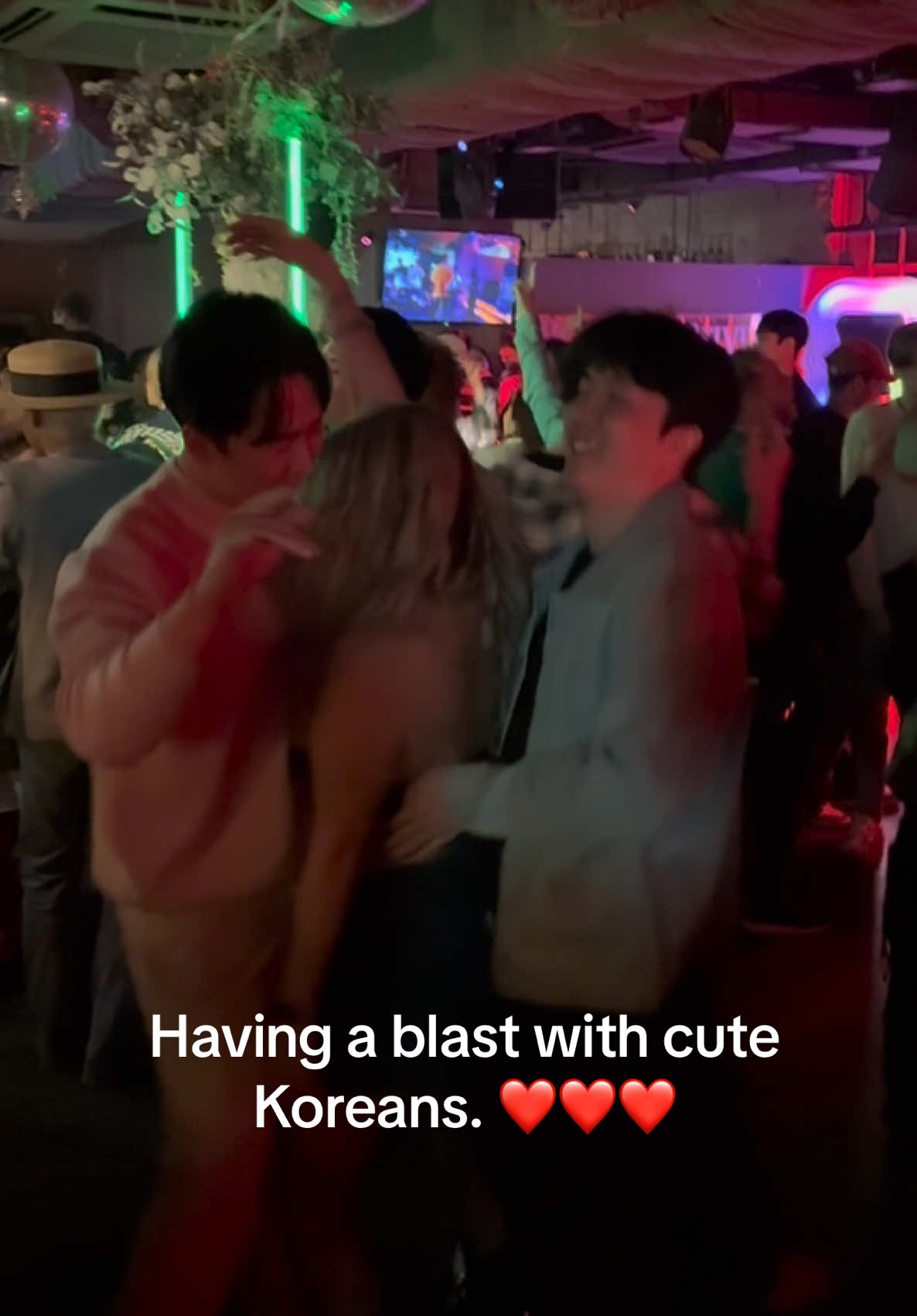 #koreannightclub#koreannightlife#Hongdae#Seoul#latindancing#fyp#koreanshavingfunwithlatinas#viral#wheninKorea#koreatravel. Follow me for more videos 😘