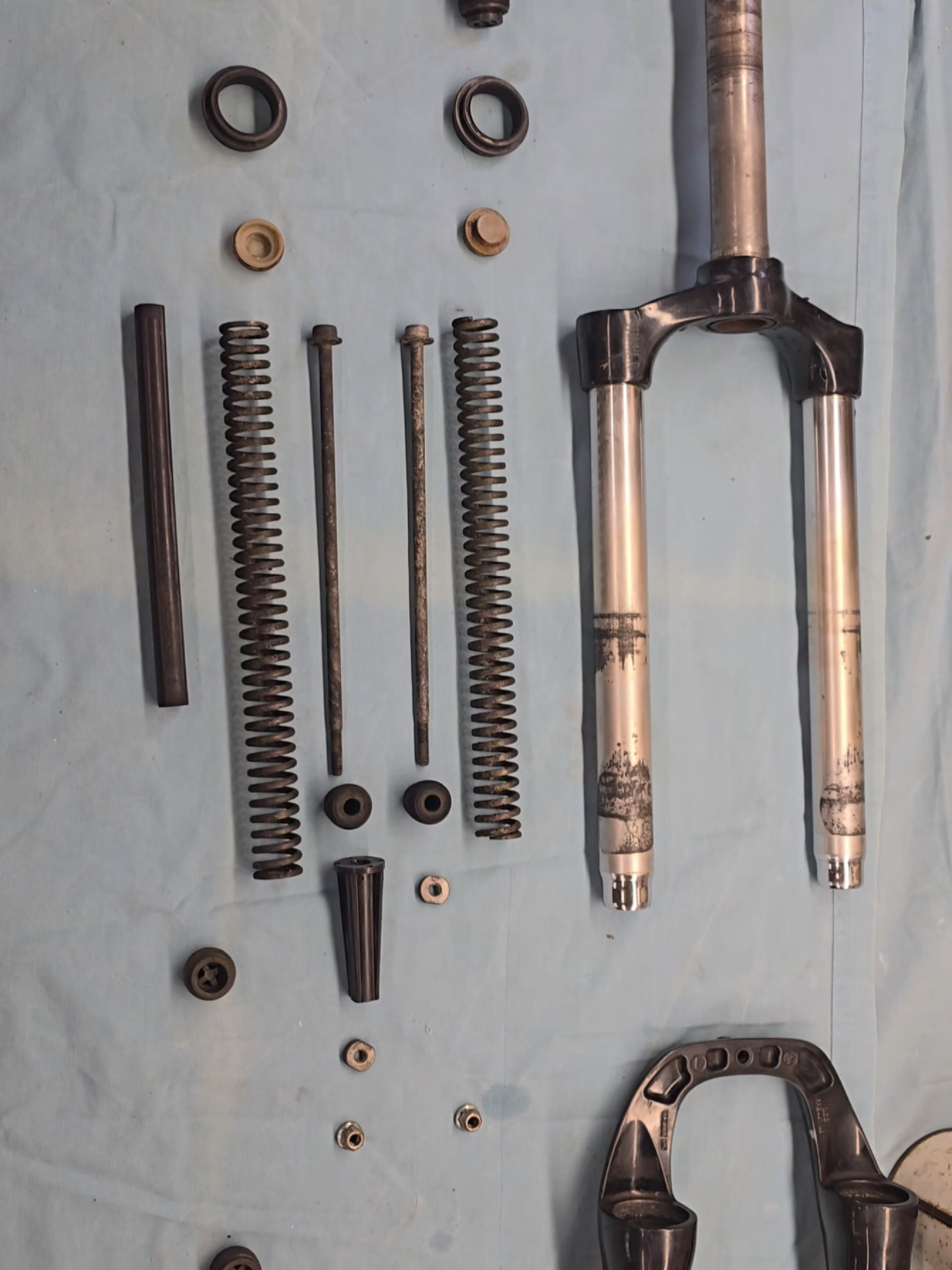 Suntour Fork Rebuild! #bicycle #bicyclerepair #suntour #foru #foryoupage❤️❤️ #cycle 
