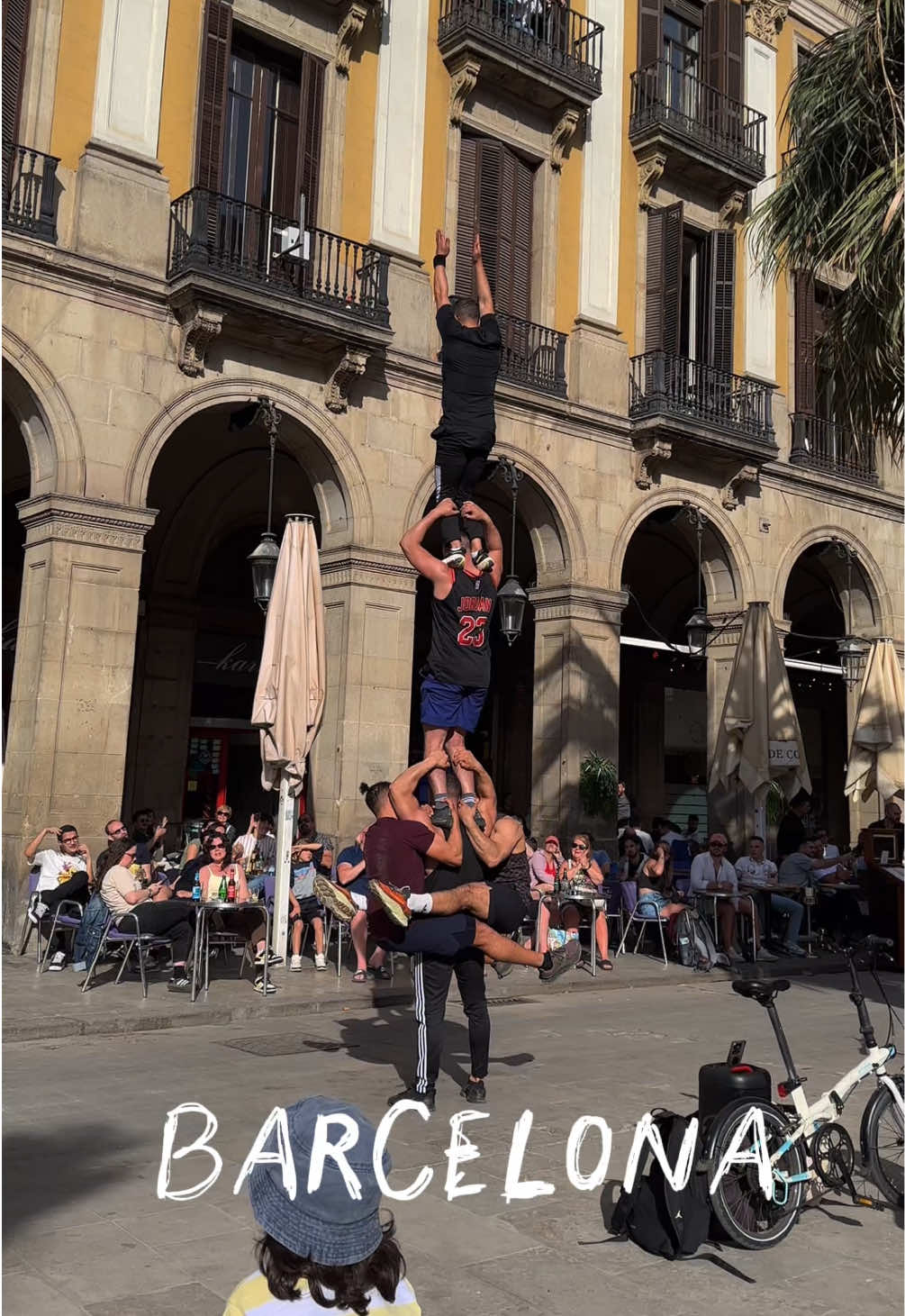 When you get asked to join a stunt in Barcelona, you don’t ask questions!  This guys were doing crazy stunts 😳 This was in Plaça Reial in the Gothic Quarter 🖤 #barcelonatiktok #placareial #barcelona_spain #gothicquarter #barcelona #stunts #crazystunts #barcelonacity #spain🇪🇸 