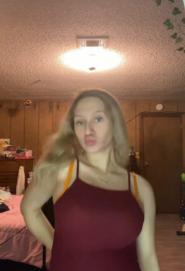 I just upgrade sizes or squeeze into what I can😂 #28weekspregnant #girlmom #foryoupage 