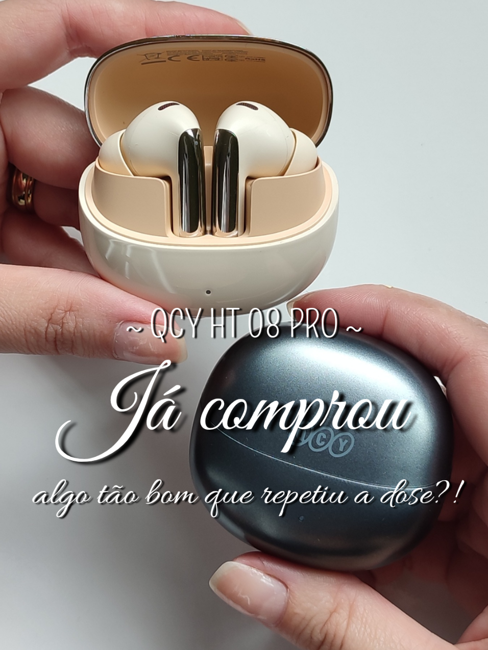 Sim, eu comprei outro! 🫣 Esse já é o segundo QCY HT08 Pro que levo pra casa — e o terceiro fone da marca que uso. 💖 Sério… quando um produto entrega qualidade, conforto e funcionalidades de verdade, a gente volta sem pensar duas vezes! Além do som incrível e do design confortável, ele ainda tem controle por toque, conexão automática com o último dispositivo conectado assim que abre o estojo e um app próprio da QCY onde você personaliza controles, modos de som e muito mais. Se você ama praticidade e som de qualidade, vai entender o porquê logo no primeiro uso! Corre garantir o seu antes que acabe! 🔥 🔗 Link na bio ou nos destaques Shopee 03 - Item 107 🔎 ID do produto: CFD-RTM-ATM #QCY #FoneBluetooth #AchadinhosTecnologia #SomDeQualidade #CancelamentoDeRuído #DicaBoa #TestadoEAprovado #Bluetooth #TechLovers #FoneTop #ConfortoSemFio #QCYHT08Pro @QCY - BRASIL 