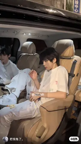 coi cái nết ảnh ngồi#tffamily_4th_generation #tffamily🇨🇳💫 #trandichhang #chenyiheng_陈奕恒🌸💫 #chenyiheng #viral (mê cái nhạc này vz)