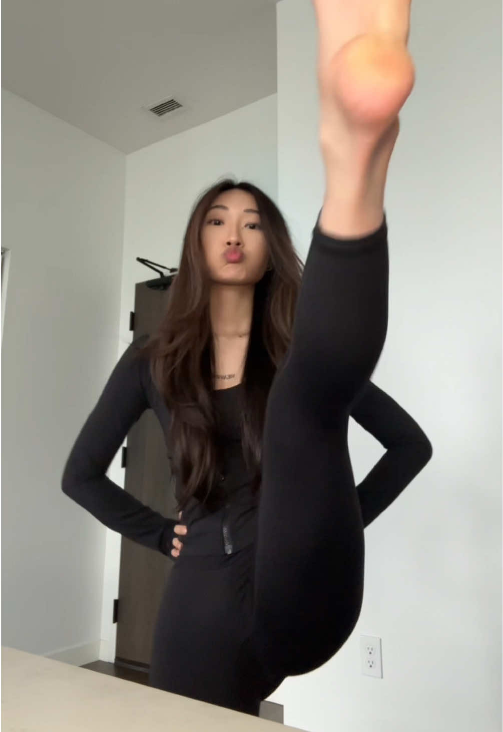 i’m a “ni hao fine shyt” hater 😭🤚🏼 sue me