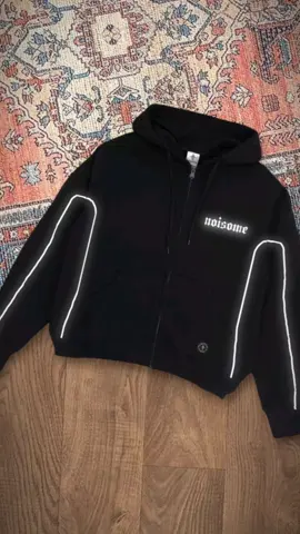 Noisome Hoodie Zipper Boxy Reflective - Revenge #hoodiezipper #hoodieboxy #hoodiereflektif #ideoutfitcowok #rekomendasioutfit #ideoutfitkekinian #outfitinspo 
