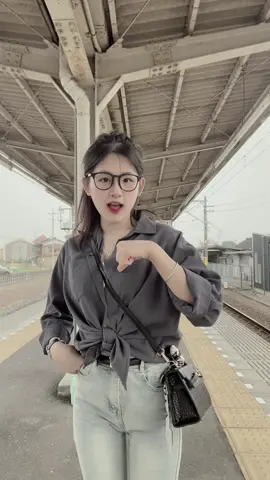 Ở đây chỉ có em