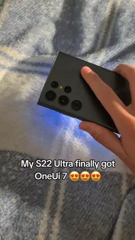 Yes this is official OneUi 7, not a port made by me.  ngl mid update tho, it just feels weird Video by @EndaDwagon  #fyp #oobiqti 