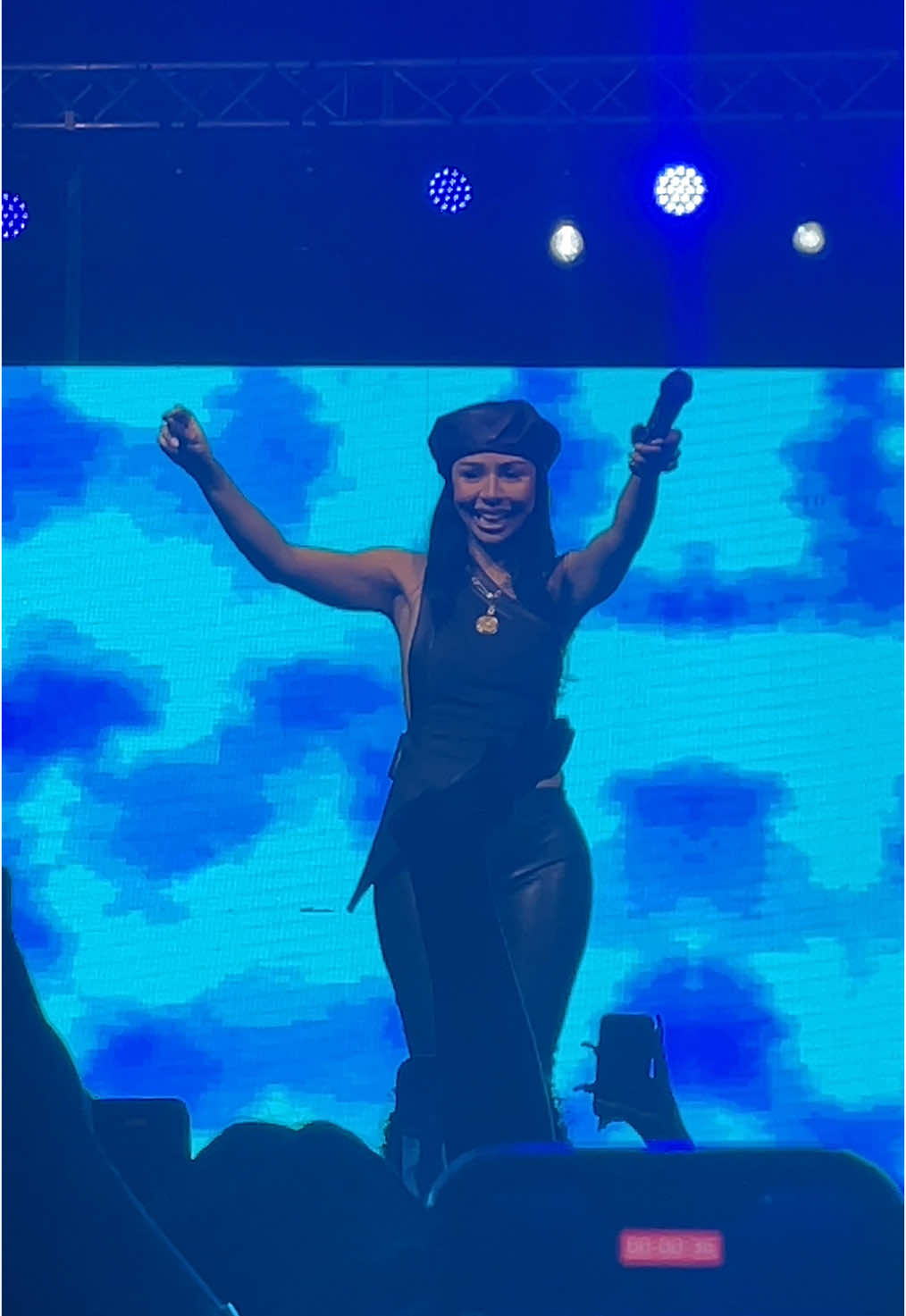 can’t wait for this song to drop 🥹 thank you howard!! @Mariah the Scientist #howarduniversity #burningblue #mariahthescientist 