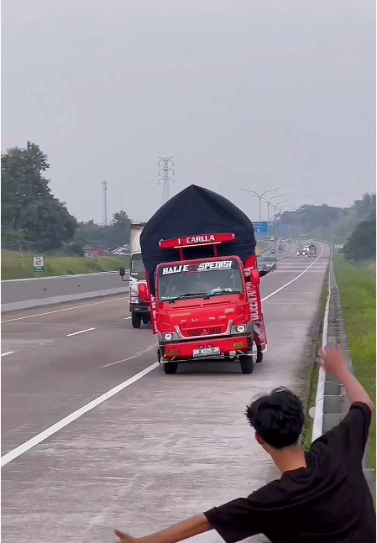 Slamat pagi bali #baliexpedisi #fyp #truk #sewatrukbali #sewatrukjakarta #fypシ゚viral #drivermudapunyacerita #cctv_truck_indonesia #muatantruk #deivermudapunyacerita #baliexpedisicepat #cantermaniaindonesia 