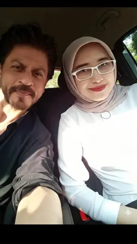 With Shahrukh Khan 🤭🙏🥰  #fypシ゚ #shahrukhkhan #editing #AI #viraltiktok #viralvideo #bollywood #king 