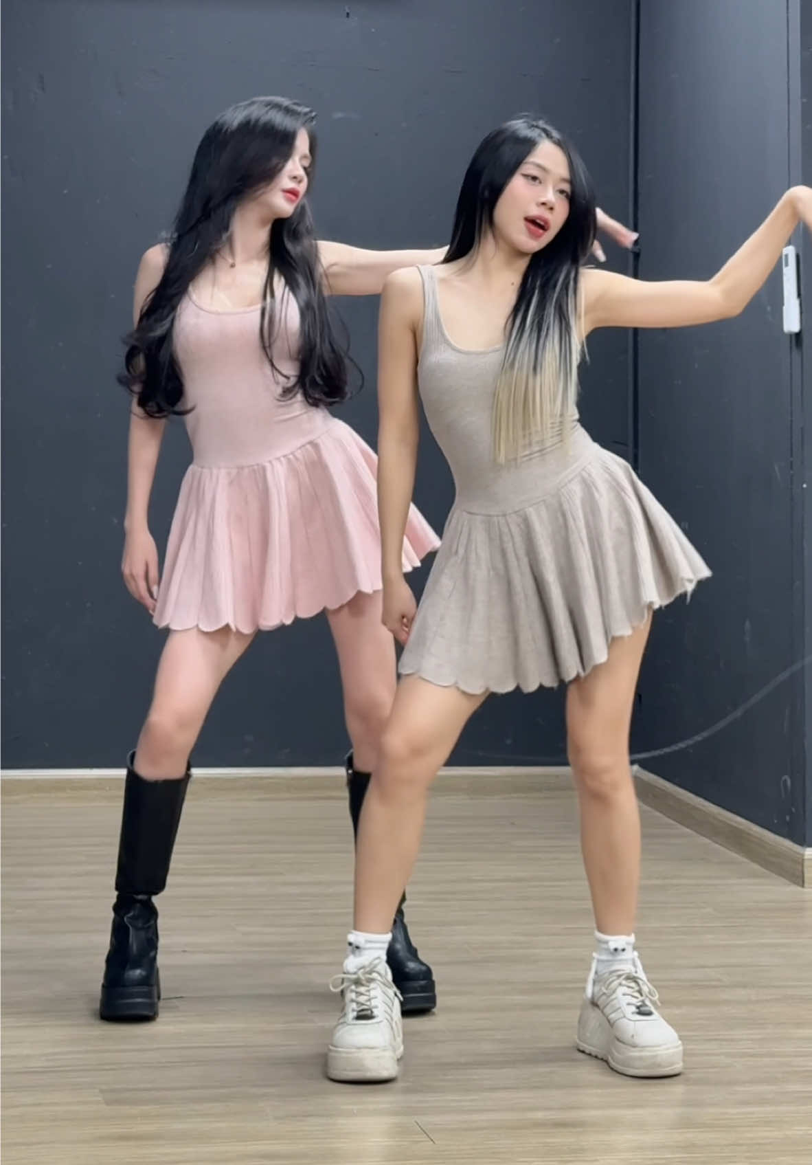 My love 🫶🏻 nhạc Trung là ko thể thiếu tui được 🥰🥰🥰 (dc: @Anh Chủ OTea ) #xh #trending #vuvu #tanathophi #tiktokdance #tiktokdancevn #fyp #xuhuong 
