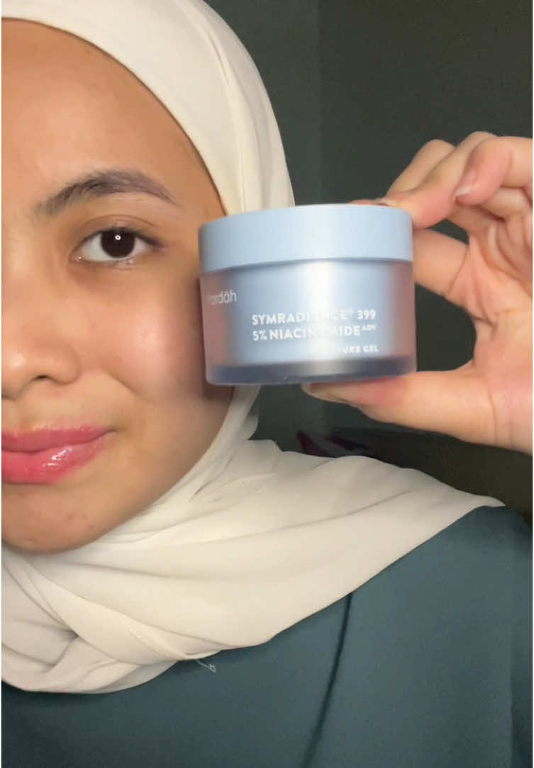 Beauties juga harus cobain moisturizer yang ga cuma ngelembapin tapi juga bisa bantu cerahin kulit ❄💕 #WardahSkinCare #Symradiance399Wardah #WardahMoisturizer