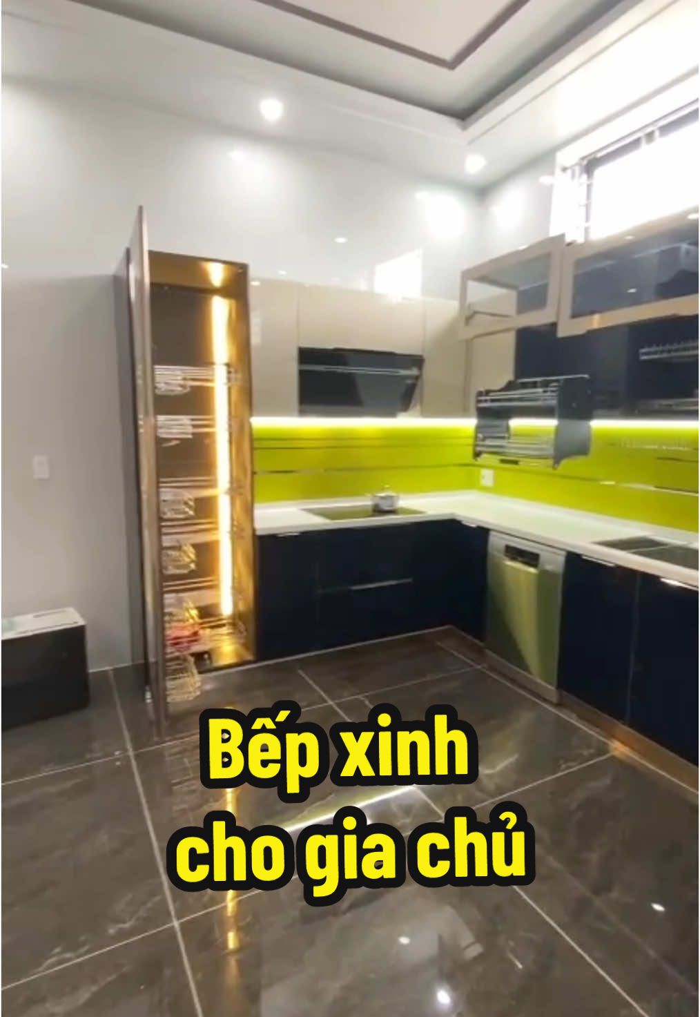 Bếp xinh cho gia chủ 🥰. #tubepinoxcanhkinh #tubepinoxcanhkinhcuongluc #diamondkitchen #datchuyentubep #quangdat #xuhuong 