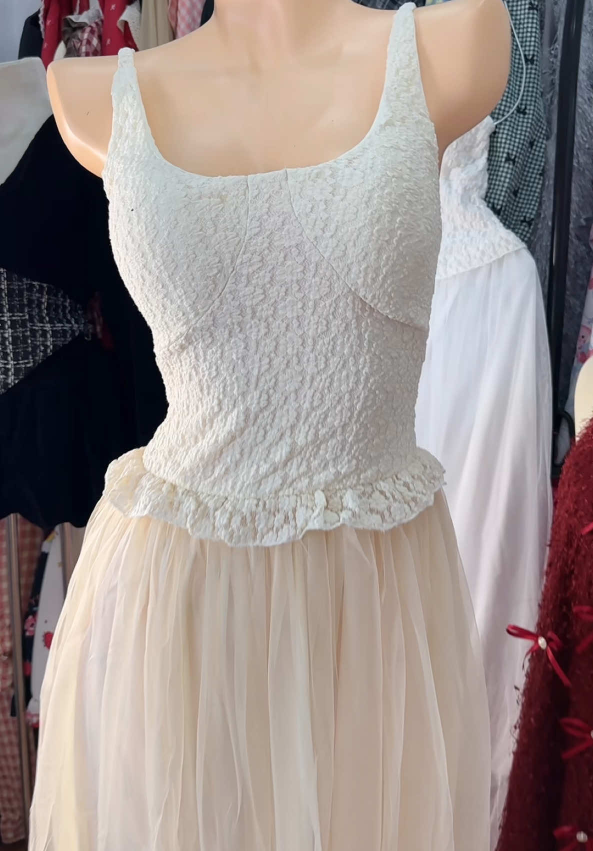 Đầm Maxi Ren 2 Lớp Hoa Len Nổi dáng dài lên dáng tôn dáng siêu xinhhhh 😍😍Sẵn kho #set #vayxinh #muaogiohang🛍 #xuhuong #damvayditiec 