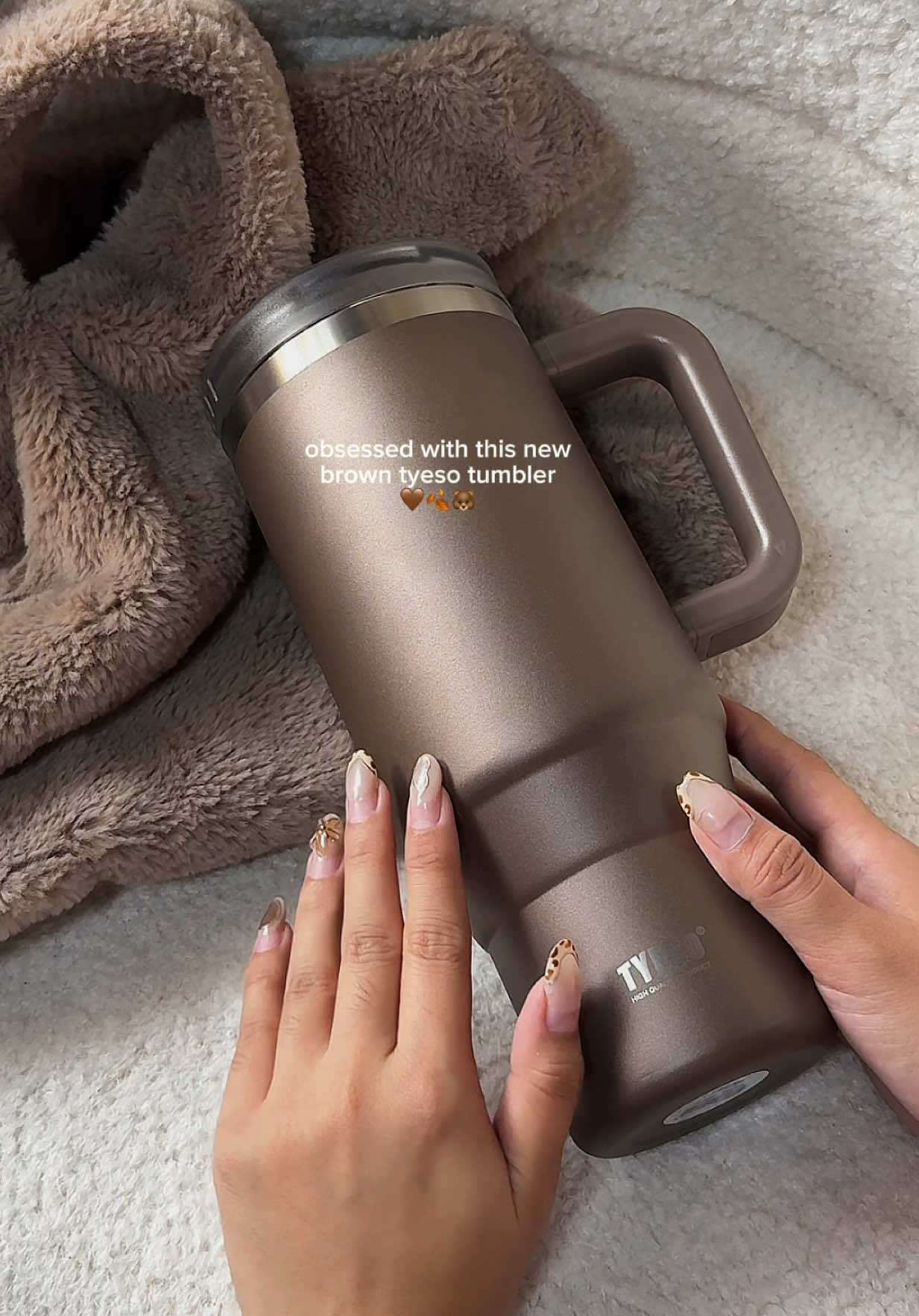i get the hype now 🫣 the most beautiful tyeso tumbler indeed #tyeso #tyesotumbler #tyesotumblerreview #tumbleroftiktok #browntumbler #waterbottle #hotandcold #brown #tumbler #trend #viral #fyp #foryoupage 