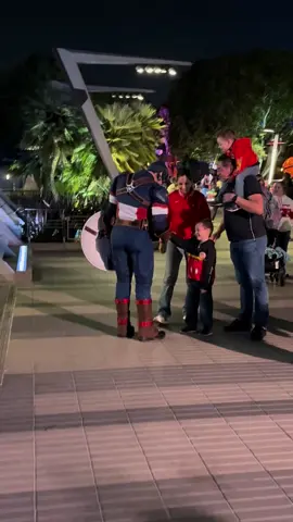 We always love a Cap sighting 😏😍 #disney #avengers #disneyland #disneyparks 
