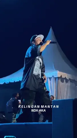 kamu ngga akan bisa menghapus kenangannya bersamanya🙂 @NDX AKA @PJRmicrophone @NDXAKAFAMILIALOMBOK @STORY FAMILIA LOMBOK🌶 #ndxaka #ndxakafamilia #ndxkonser #ndxlombok #konserndxaka #lombok #konserlombok #fyp #kelinganmantan 
