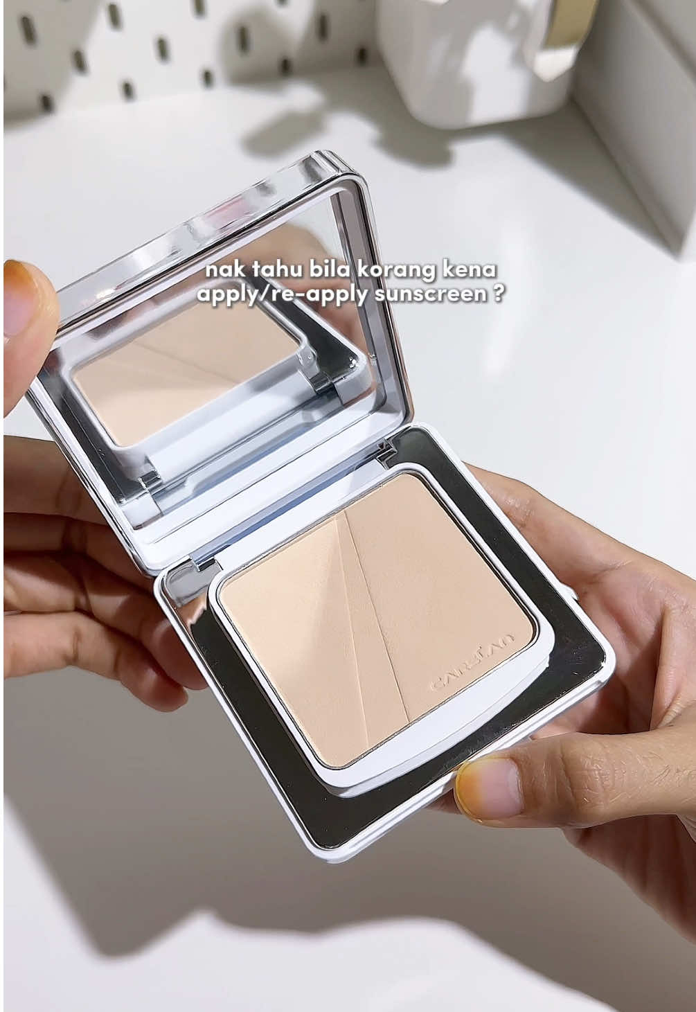 Siap boleh buat uv measurement tau pakai puff dia 🤭 Sangat memudahkan sunscreen jenis powder macam ni ✨ @Carslanmy #carslan #carslanmy #carslansunscreen #carslanpowderansunscreenpowder #sunscreen 
