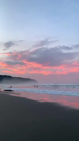 at least once, you must to visit parangtritis at sunrise 🌊✨ #parangtritisjogja #sunrise #yogyakarta 