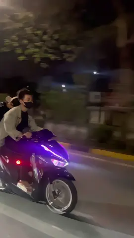 nay đèo emiu@ho duy tan đi dạo🫶🏻#xuhuong#viral#vario125#variodokieng❤️#laivietanh#DominicRC  