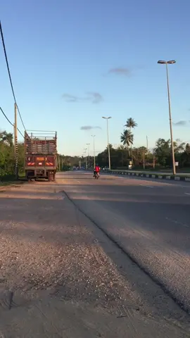 🏄🏻‍♂️#fypシ #xyzbca #ahyempire🐔 #anoktranutruckers #drebarmudo #ejass⭐⭐⭐⭐⭐⭐⭐ #loriayamterengganu #lori_ayam_terengganu #fyp #gengloriayam #loriayamganu 