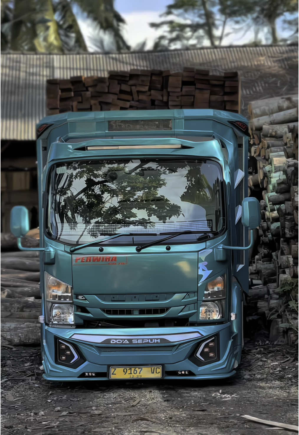 Sekian lama ga ngonten🤩. #doasepuh #isuzunmr #euro4 #truckmodifikasi #gigamodifikasi #fyp #foryou #xyzbca 