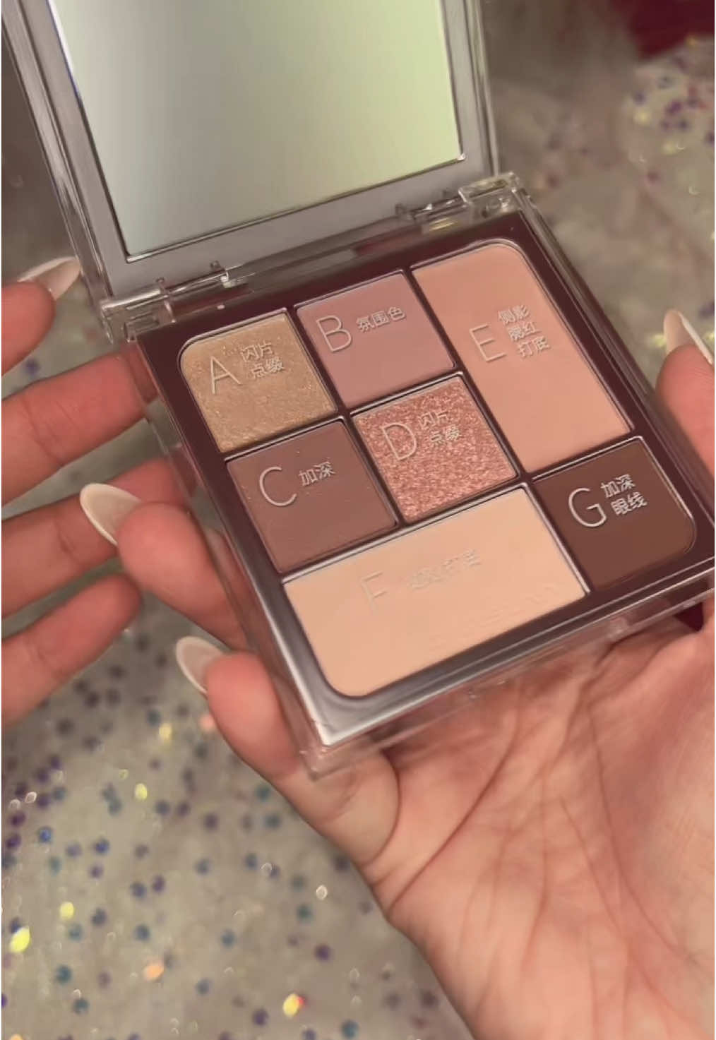 Color sangat lembut. My current favourite eyeshadow pallete💋💗 #carslaneyeshadowpalette 