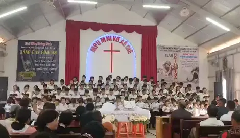 Ban  hát Thiếu nhi ấu tôn vinh Chúa phục sinh