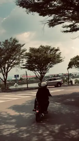 “笑得多了，不代表不累；坚强了，不代表不痛。