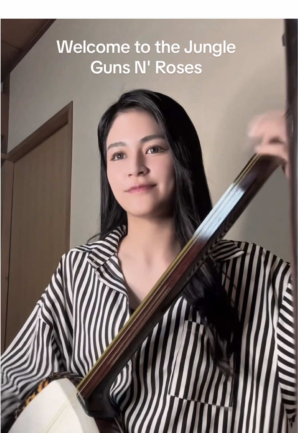 Welcome to the Jungle - Guns N' Roses #弾いてみた Youtube shortsより。🎸🤘✨#gunsnrose #gnr #welcometothejungle #guitar #rock #hardrock #metal #punkrock #60s #70s #80s #shamisen @Guns N’ Roses 