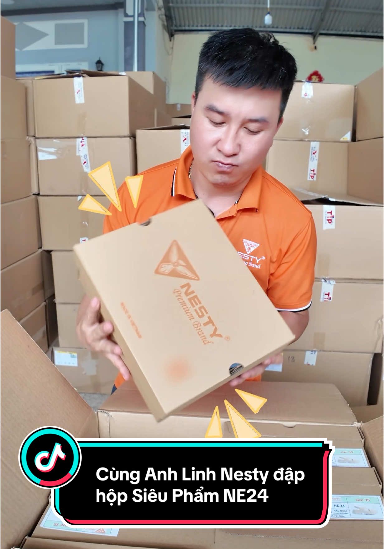 Mở hộp NE24-Mẫu Sandal mới toanh của Nesty!!! Cảm giác Unbox xong là muốn chốt đủ màu liền. Ai còn chờ là thiệt đó nha!!! #nestyvietnam #depnesty #thoitrang #phongcach #xuhuong 