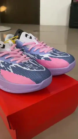 basketball shoes, check the yellow basket🛍️💕#shoes #basketballshoes #men #basketballplayer #fy #fyp #trend #player 