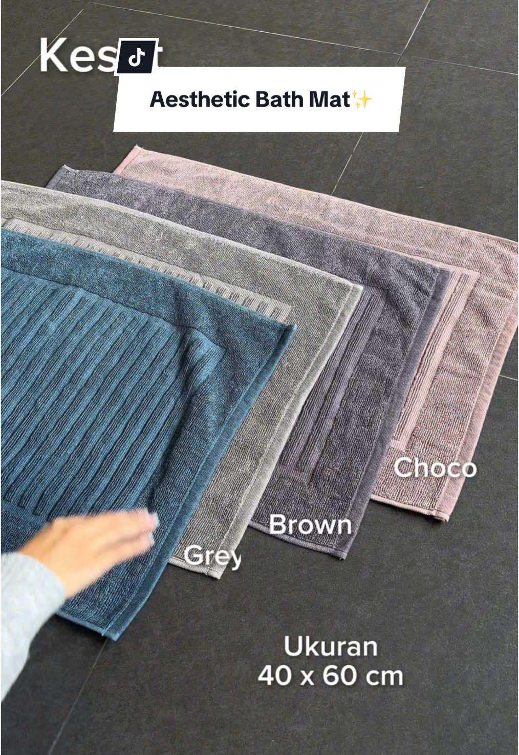 Kelihatannya sepele, tapi keset ngubah first impression rumah kamu, loh!  Keset dari Morning Whistle ini dibuat menggunakan teknologi quick-dry yang super efektif menyerap air, bisa bikin keset tetap kering dan bebas bau. Cek koleksi lengkapnya sekarang di Morning Whistle Official Shop! 🛒✨