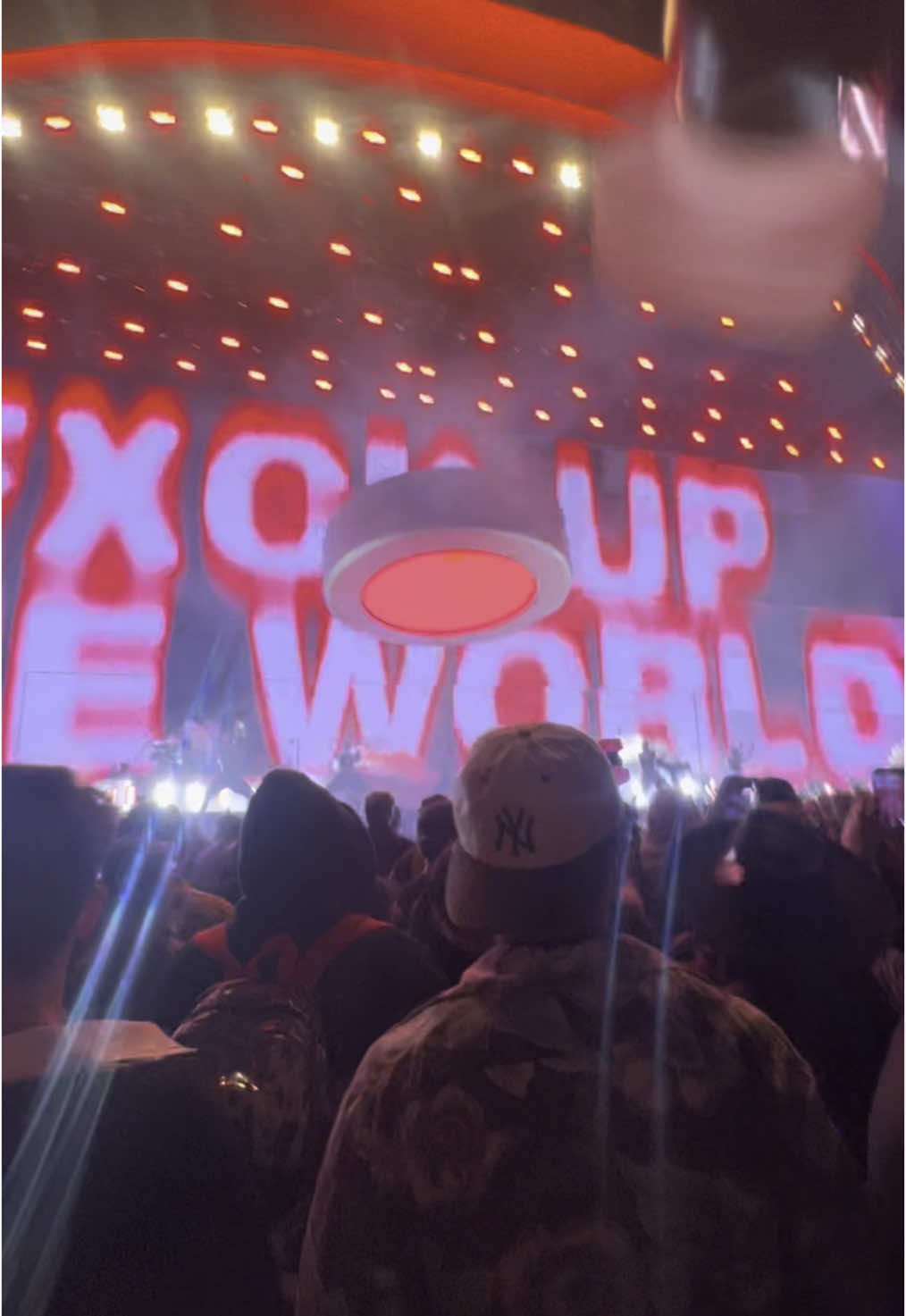 don’t mind me screaming lol 😭 #lisa #coachella #week2 #blackpink #futw 